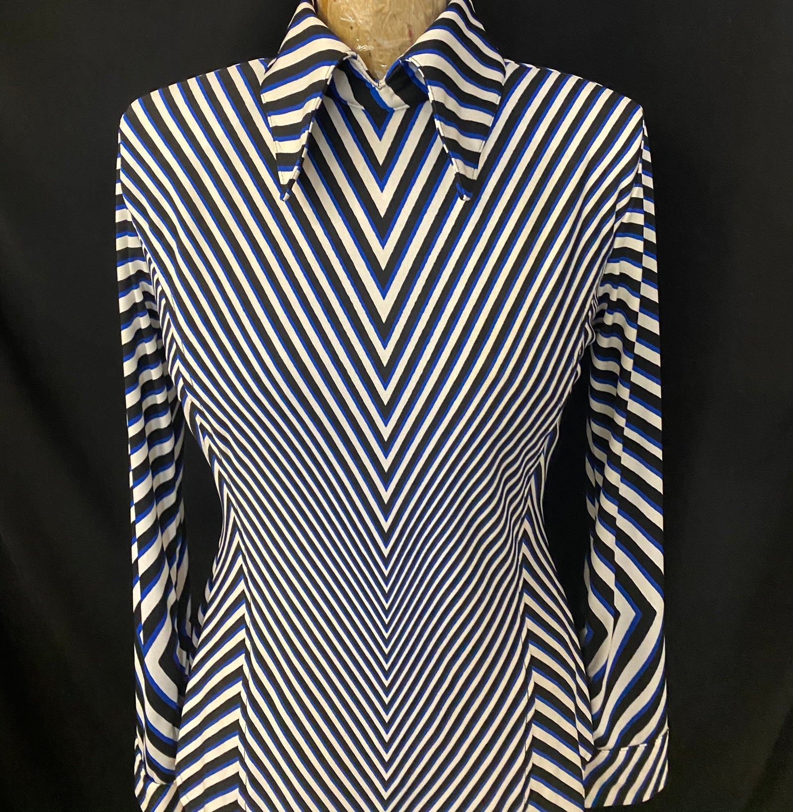 Black Royal V Stripe