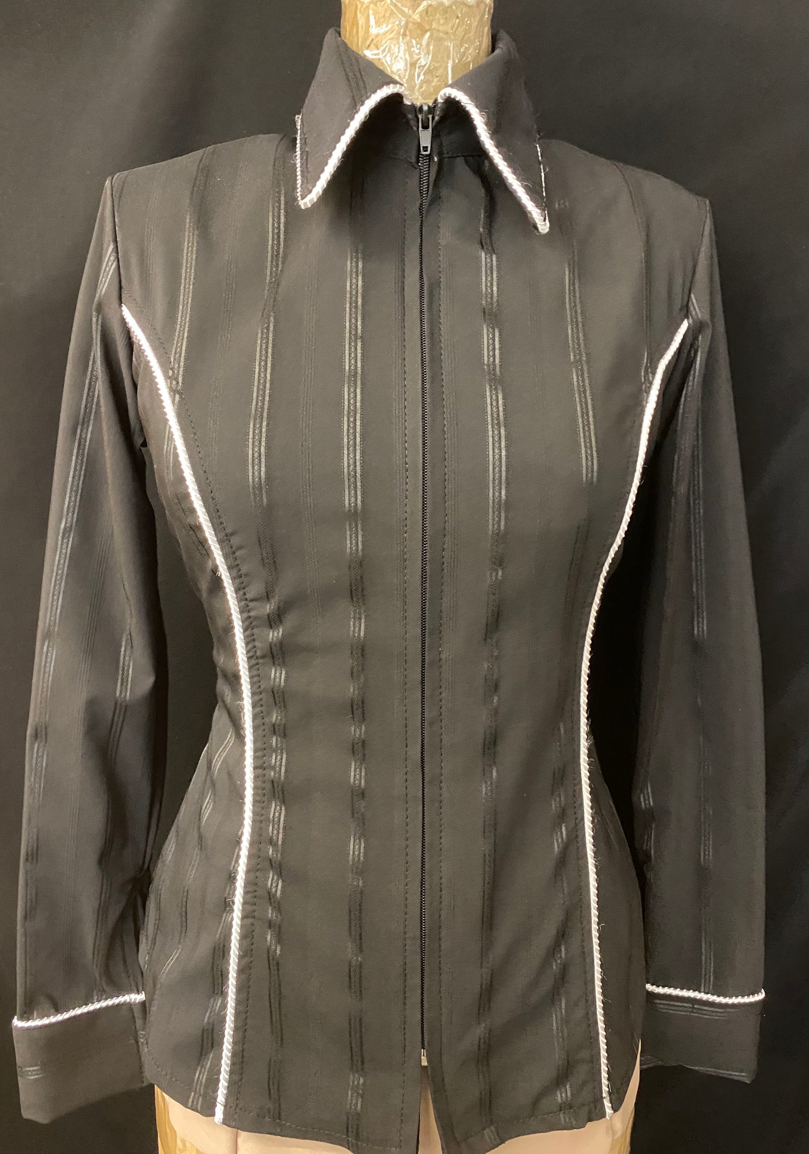 Black / White Piping